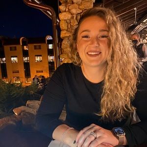 Meet your Posher, Lauren